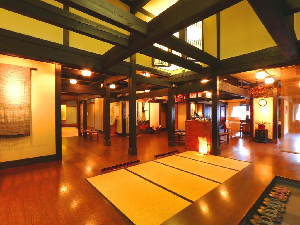 Tatami lobby at Matsunoi, Gifu Warm wooden lobby with tatami mats and exposed beams at Matsunoi ryokan in Gifu, Chūbu