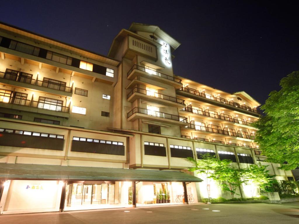 Night exterior of ryokan Rurikoh in Ishikawa Illuminated multi-story façade of Rurikoh ryokan at night with balconies and lit entrance in Ishikawa, Chūbu, Japan