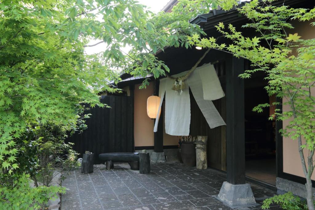 Noren entrance at Shinwaen Kumamoto Wooden entrance with noren and lantern at Shinwaen ryokan, Kumamoto, Kyūshū